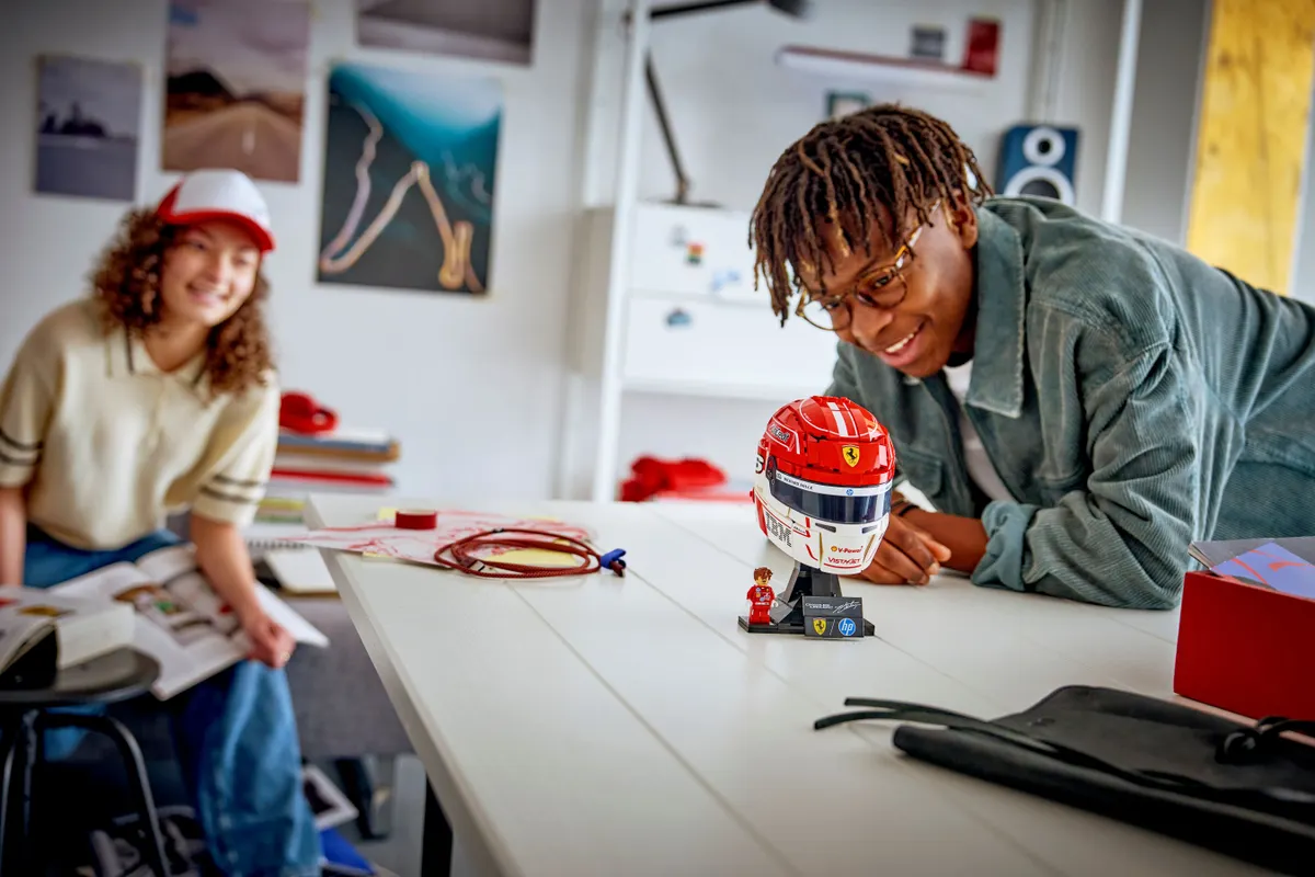 Scuderia Ferrari HP Charles Leclerc Helmet - Image 12