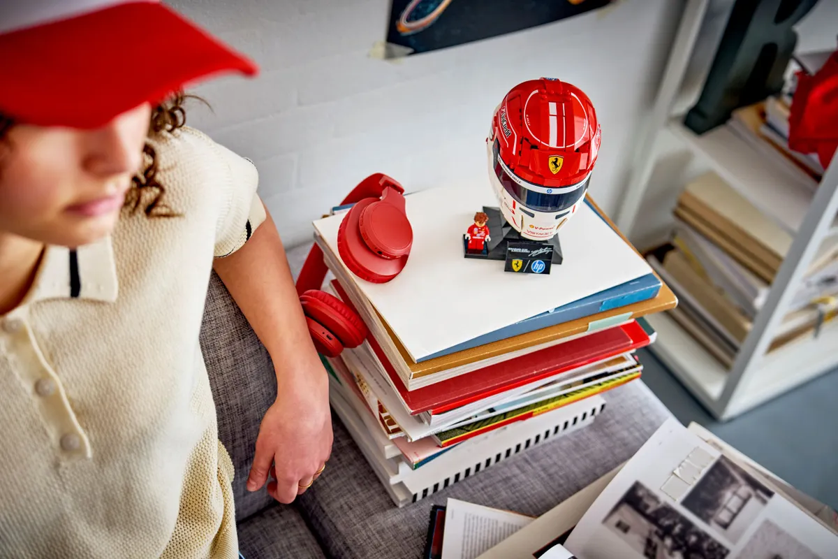 Scuderia Ferrari HP Charles Leclerc Helmet - Image 11