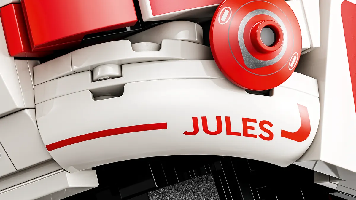 Scuderia Ferrari HP Charles Leclerc Helmet - Image 8