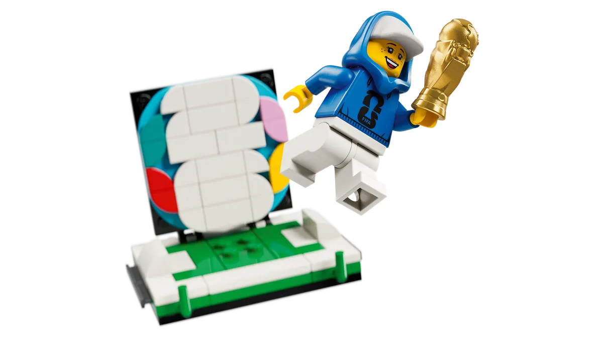FIFA World Cup™ Official Trophy - Image 4