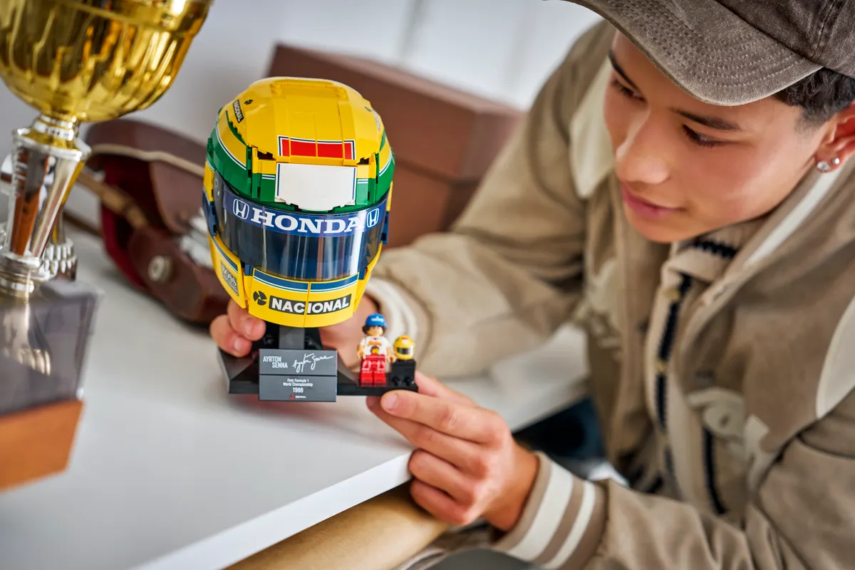 Ayrton Senna Helmet - Image 10