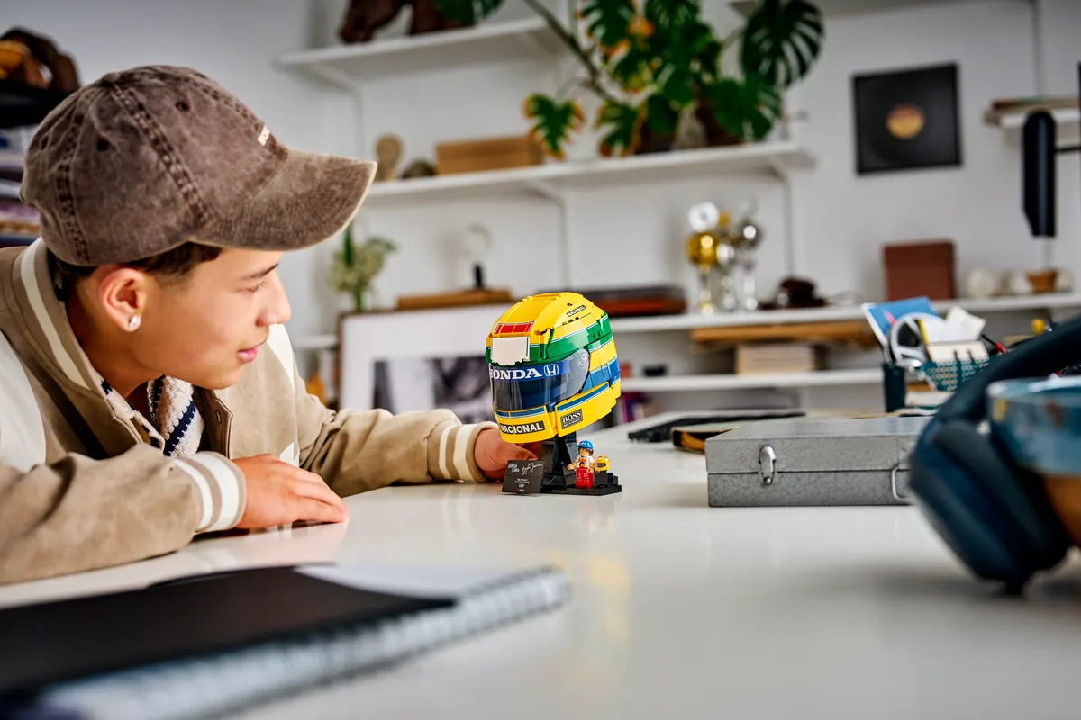 Ayrton Senna Helmet - Image 11