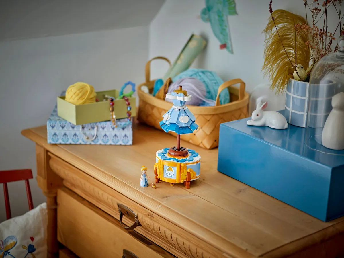 Cinderella's Dress - Image 5