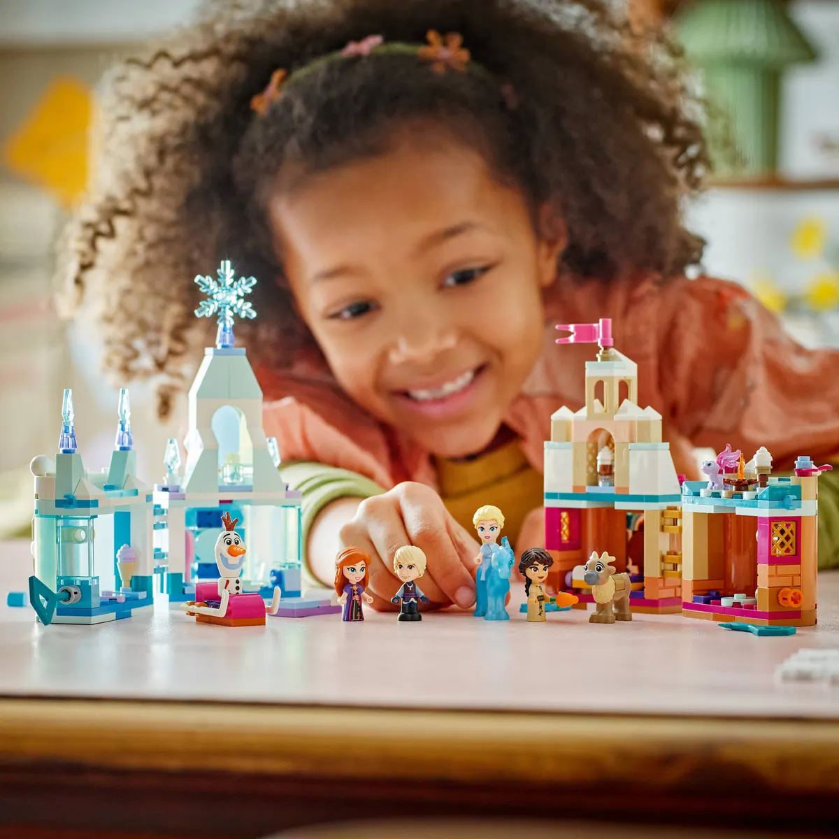 Mini Arendelle Castle & Elsa's Ice Palace - Image 4