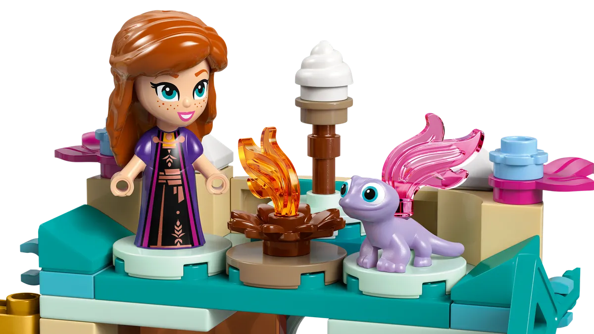 Mini Arendelle Castle & Elsa's Ice Palace - Image 11