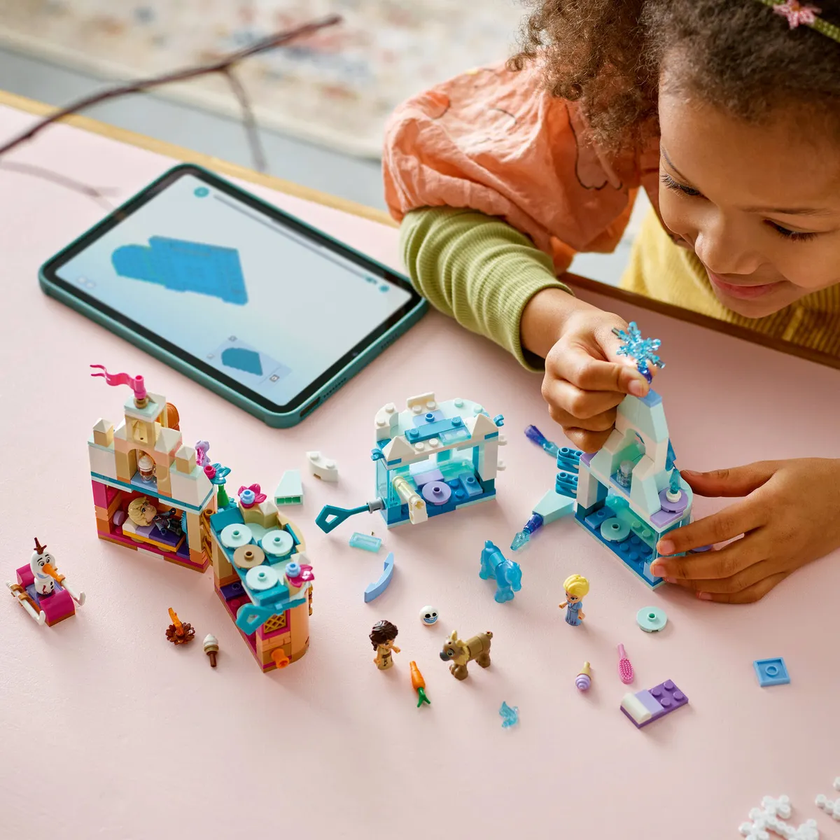 Mini Arendelle Castle & Elsa's Ice Palace - Image 3