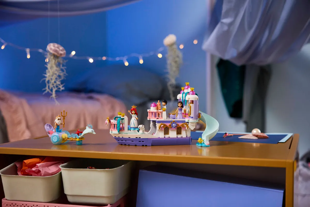 Ariel's Royal Wedding Boat - Image 13