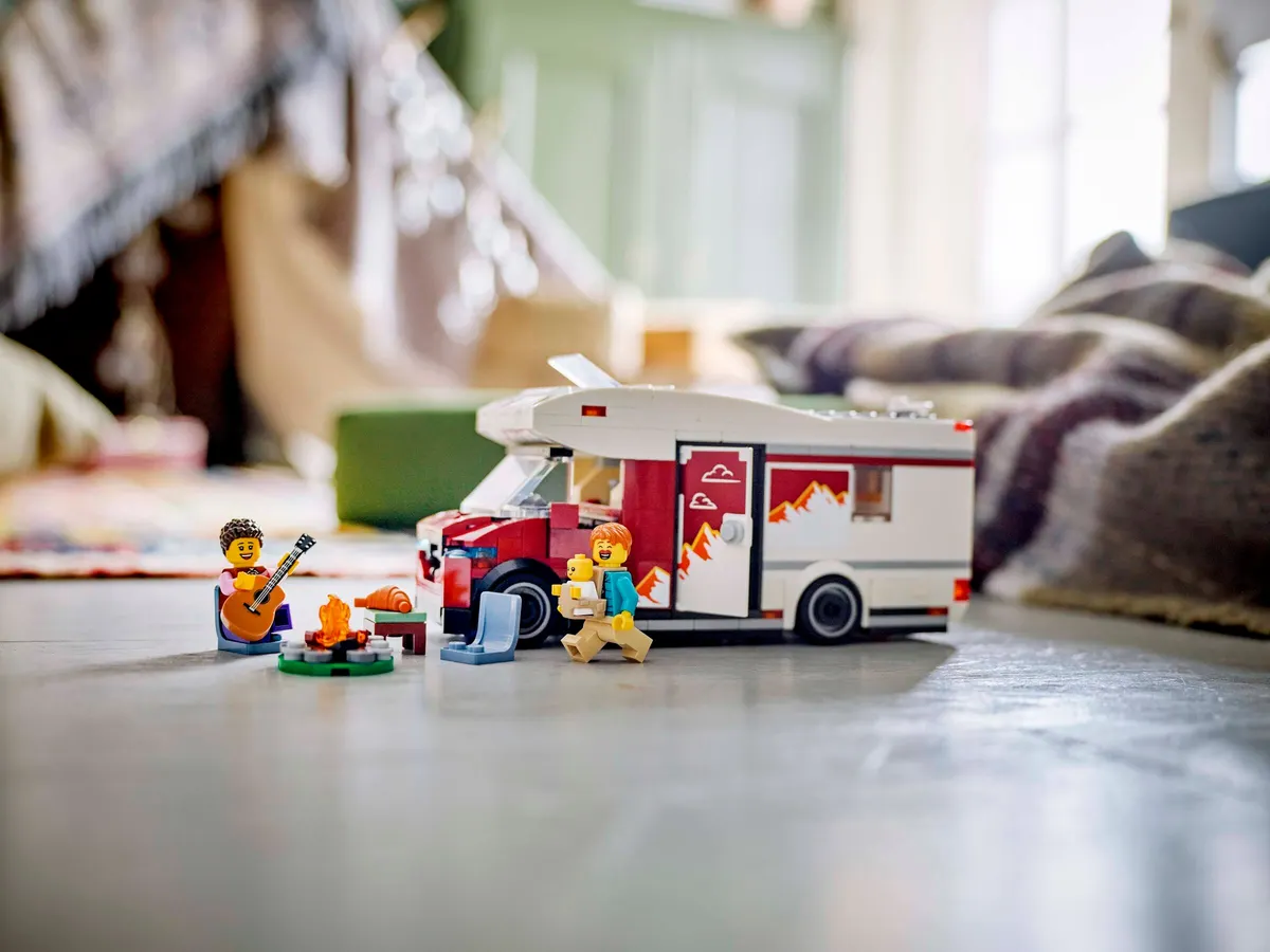 Holiday Adventure Camper Van - Image 6