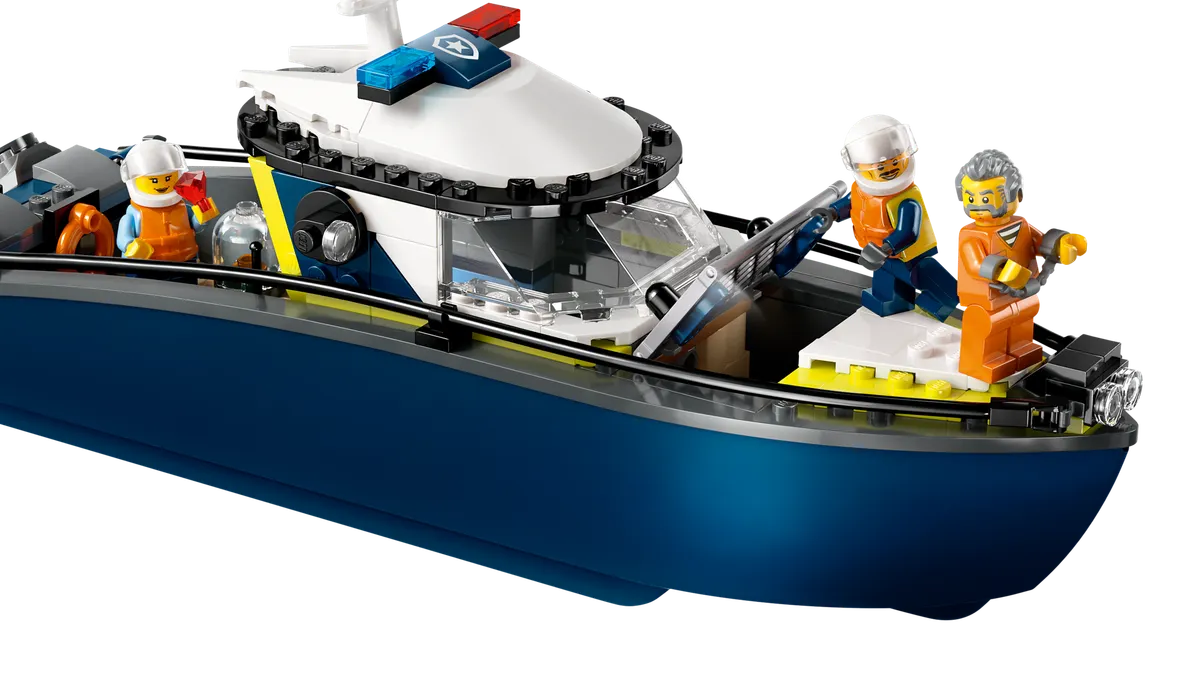 Police Boat Chase - Image 9