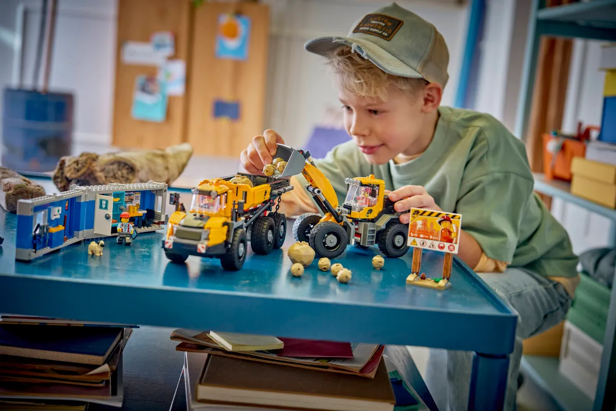 Dump Truck & Front End Loader - Image 10