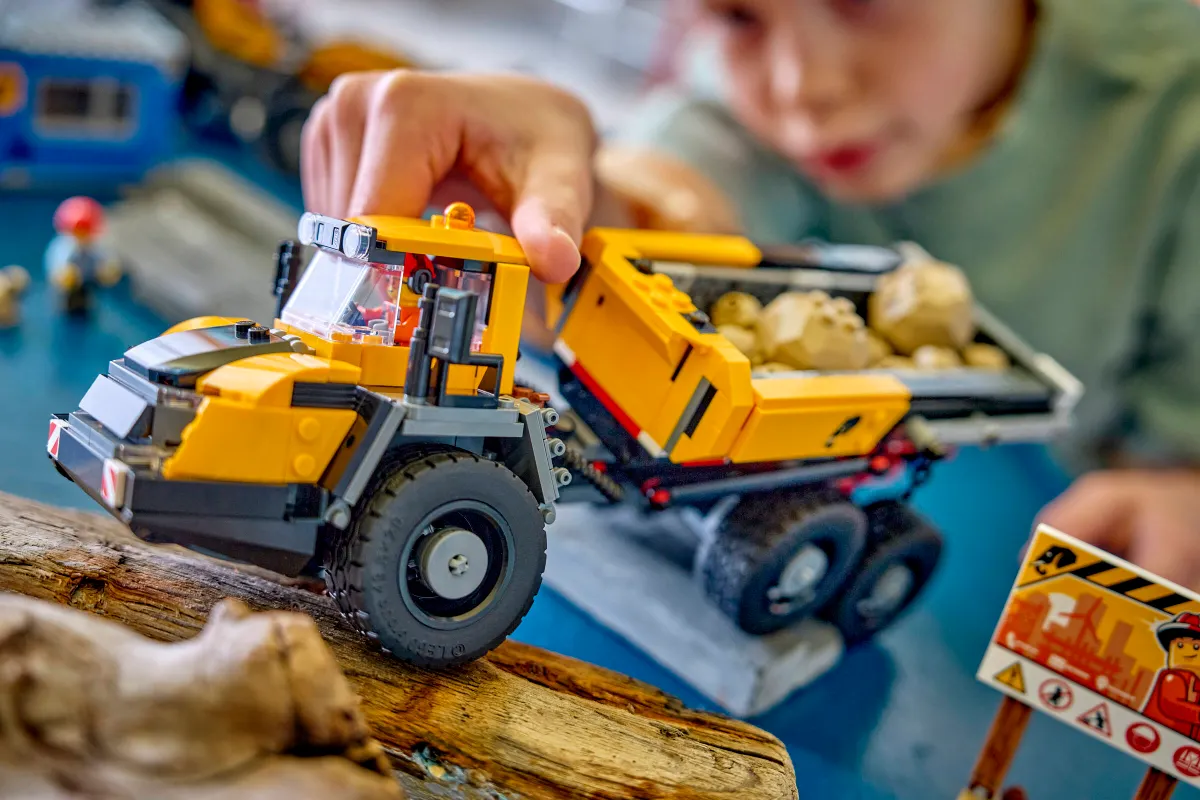 Dump Truck & Front End Loader - Image 9