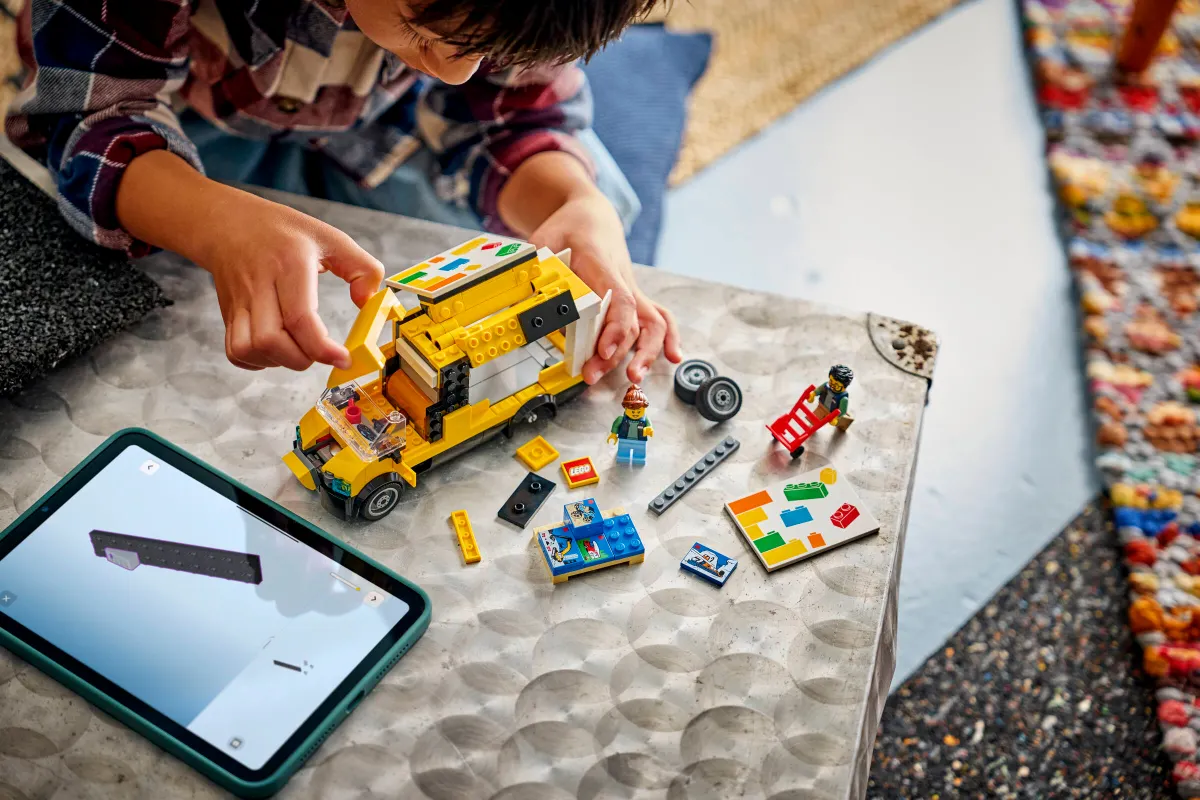 The LEGO® Van - Image 3