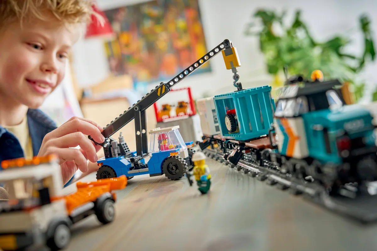 Harbor Freight Train with Crane & Truck - Image 10