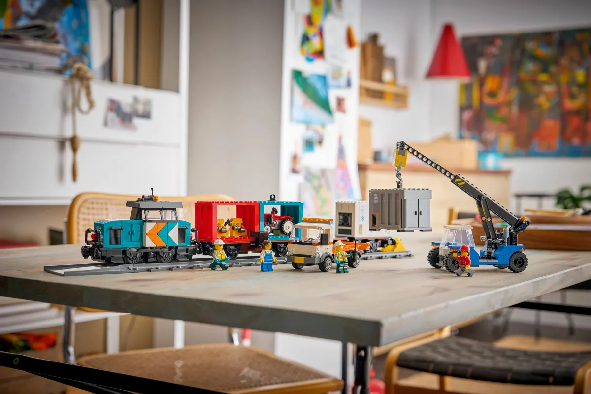 Harbor Freight Train with Crane & Truck - Image 12