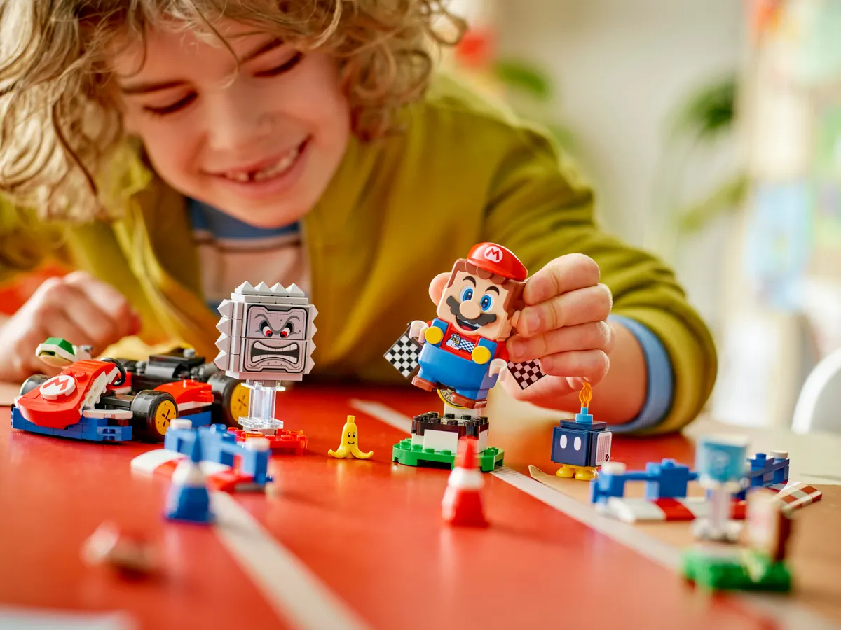 Mario Kart™ – Interactive LEGO® Mario™ & Standard Kart - Image 3