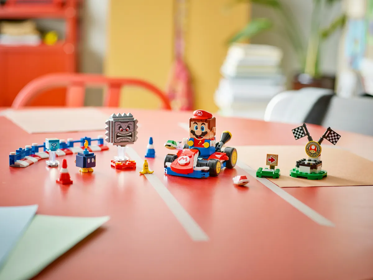Mario Kart™ – Interactive LEGO® Mario™ & Standard Kart - Image 6