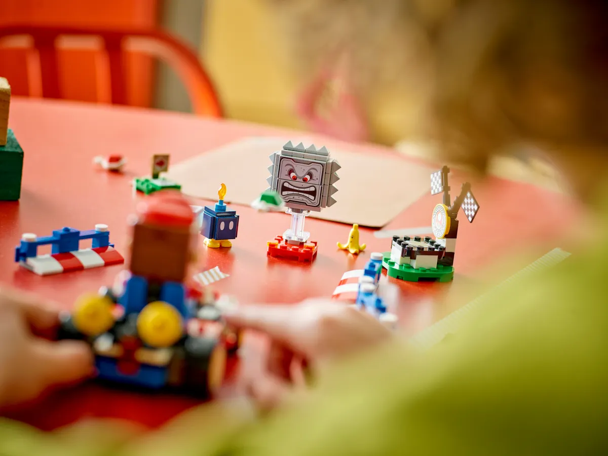 Mario Kart™ – Interactive LEGO® Mario™ & Standard Kart - Image 4