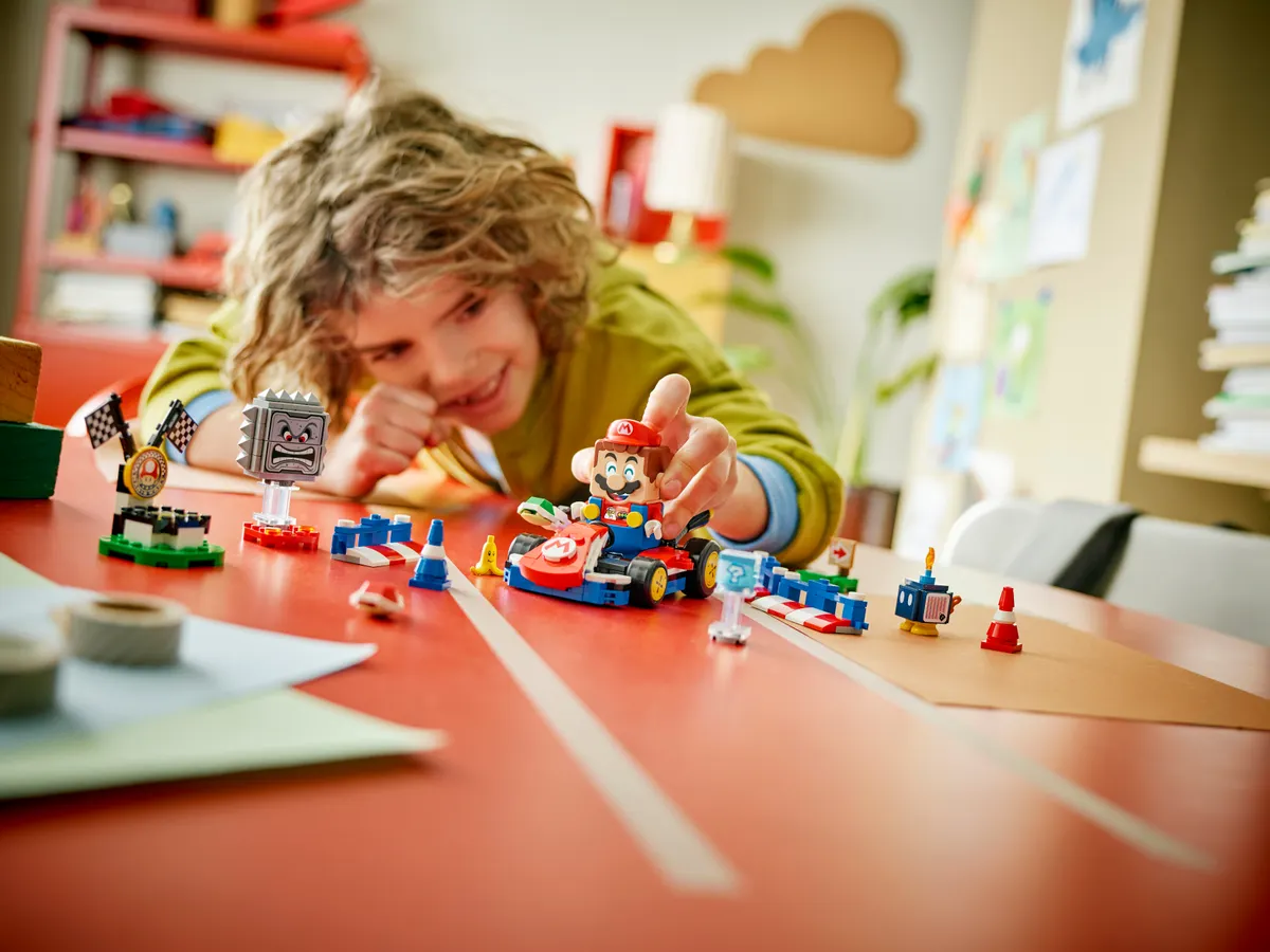Mario Kart™ – Interactive LEGO® Mario™ & Standard Kart - Image 5