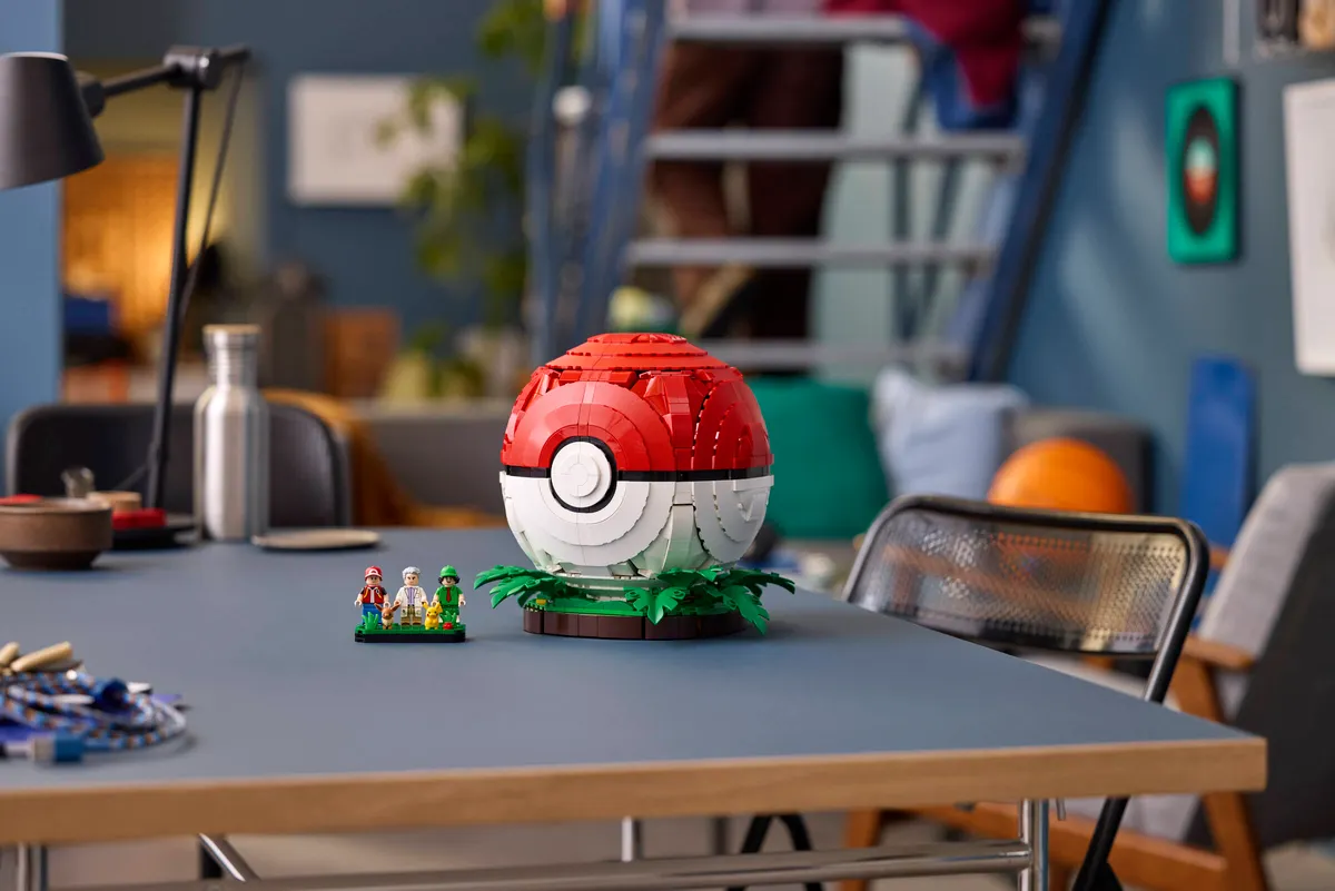 Iconic Trainer Moments Poké Ball - Image 18