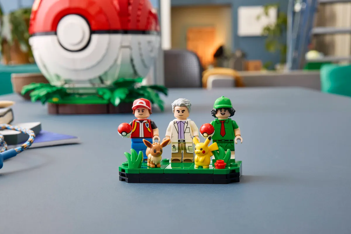 Iconic Trainer Moments Poké Ball - Image 11