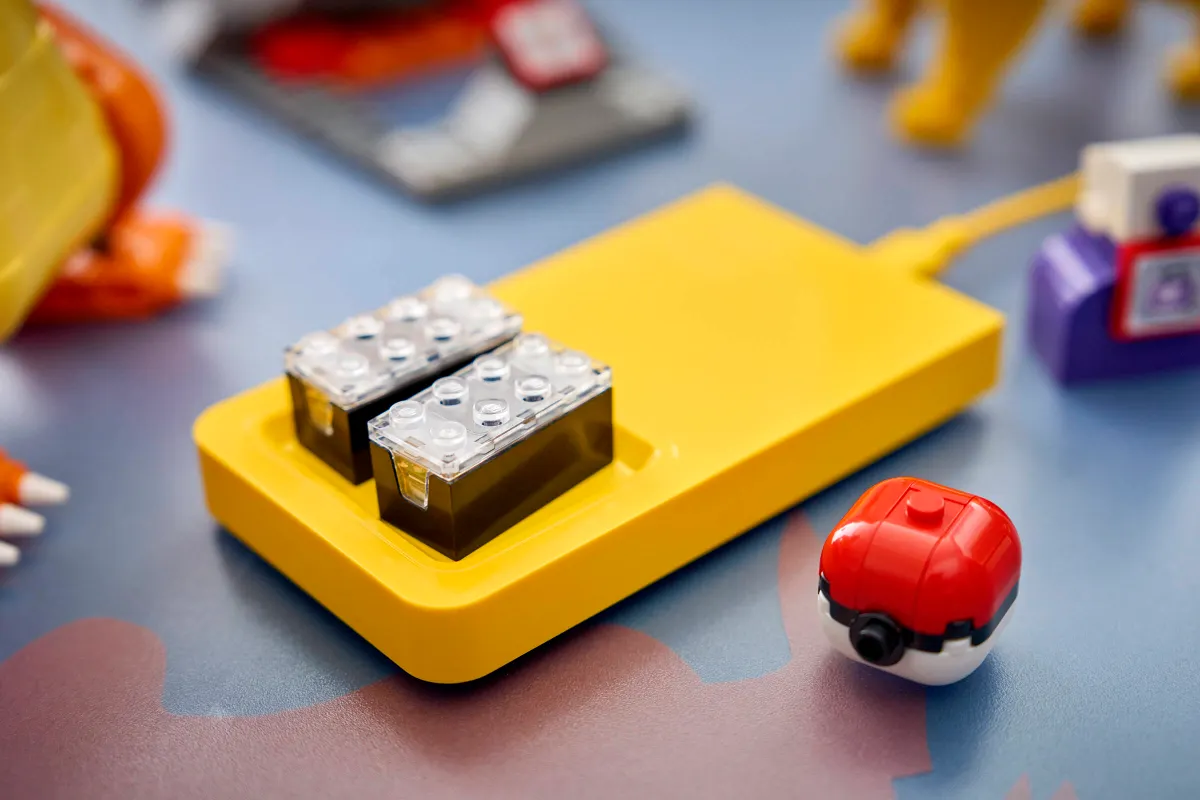 SMART Play™: Charizard vs. Jolteon Ultimate Battle - Image 20