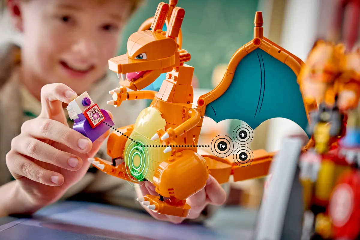 SMART Play™: Charizard vs. Jolteon Ultimate Battle - Image 16