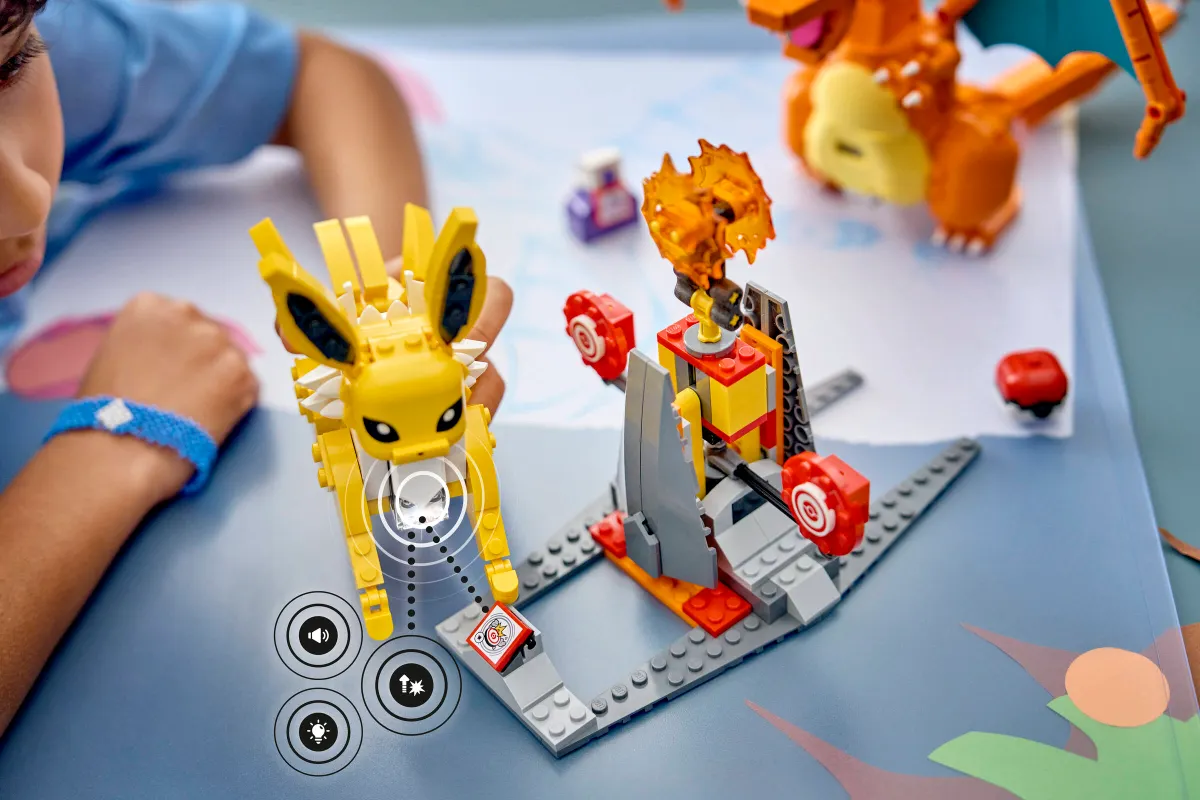 SMART Play™: Charizard vs. Jolteon Ultimate Battle - Image 12