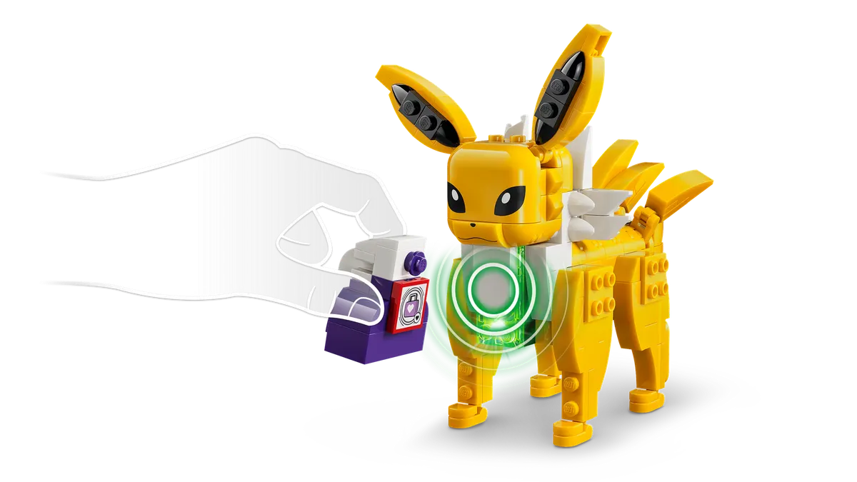 SMART Play™: Charizard vs. Jolteon Ultimate Battle - Image 7