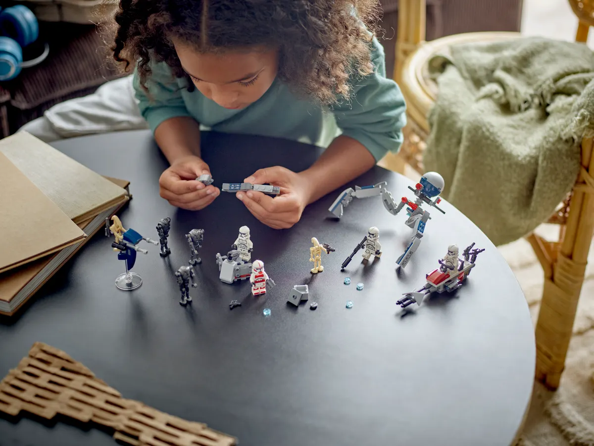 Clone Trooper™ & Battle Droid™ Battle Pack - Image 7