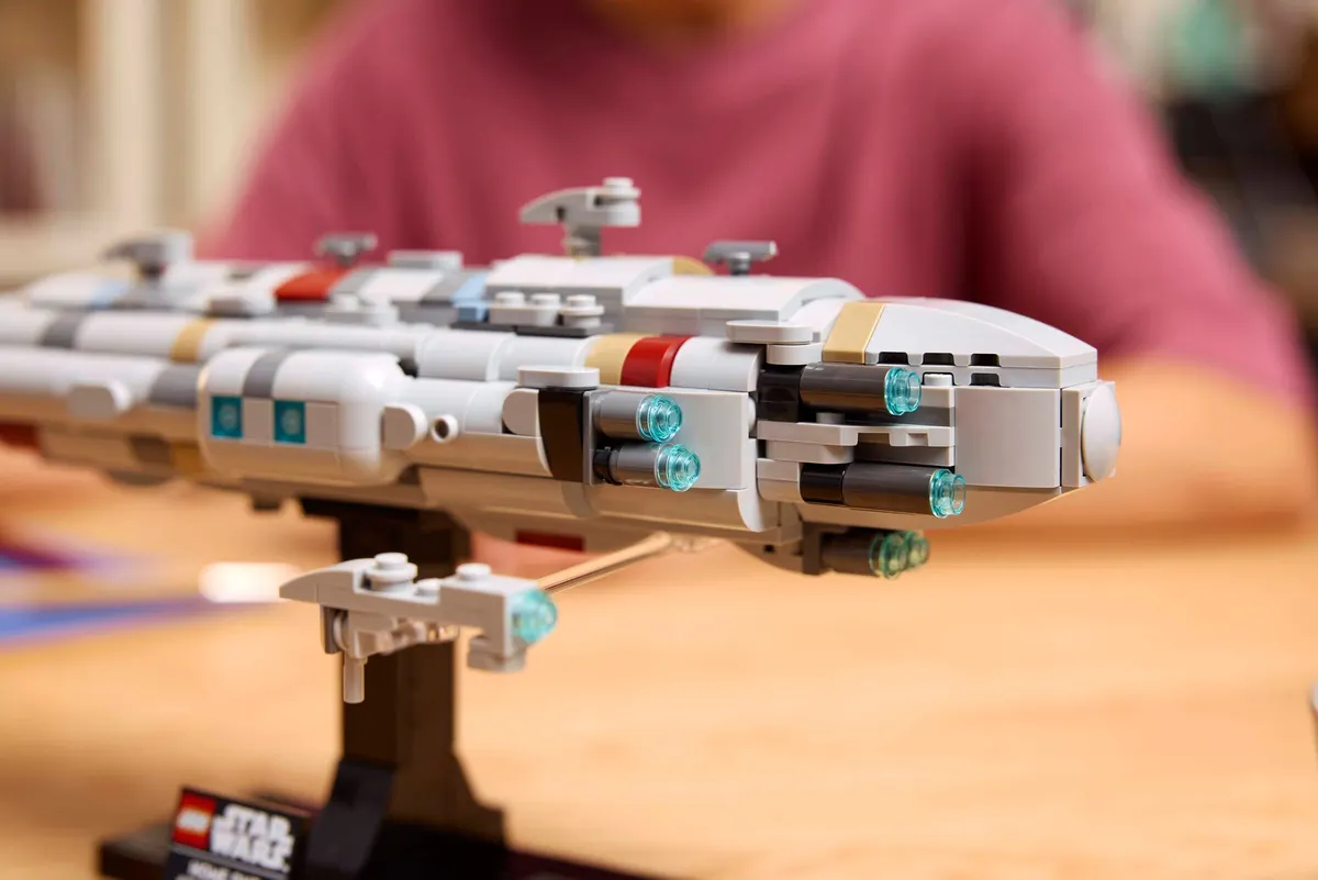 Home One Starcruiser - Image 4
