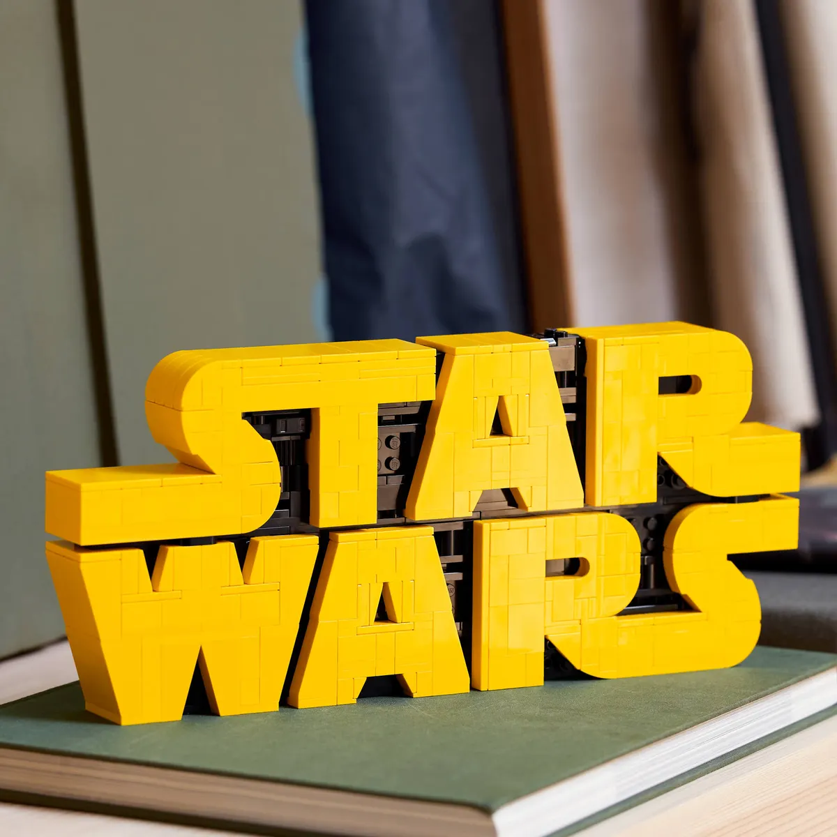Brick-Built Star Wars™ Logo - Image 8