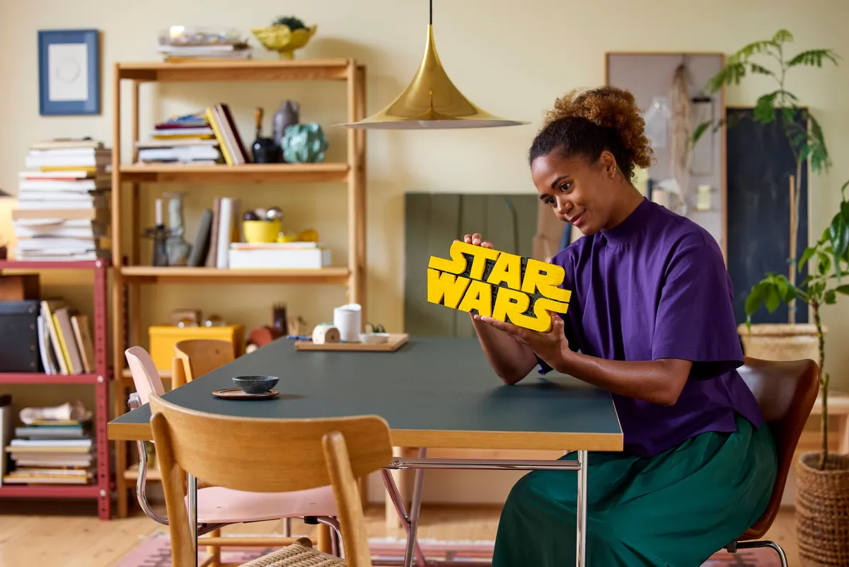 Brick-Built Star Wars™ Logo - Image 5