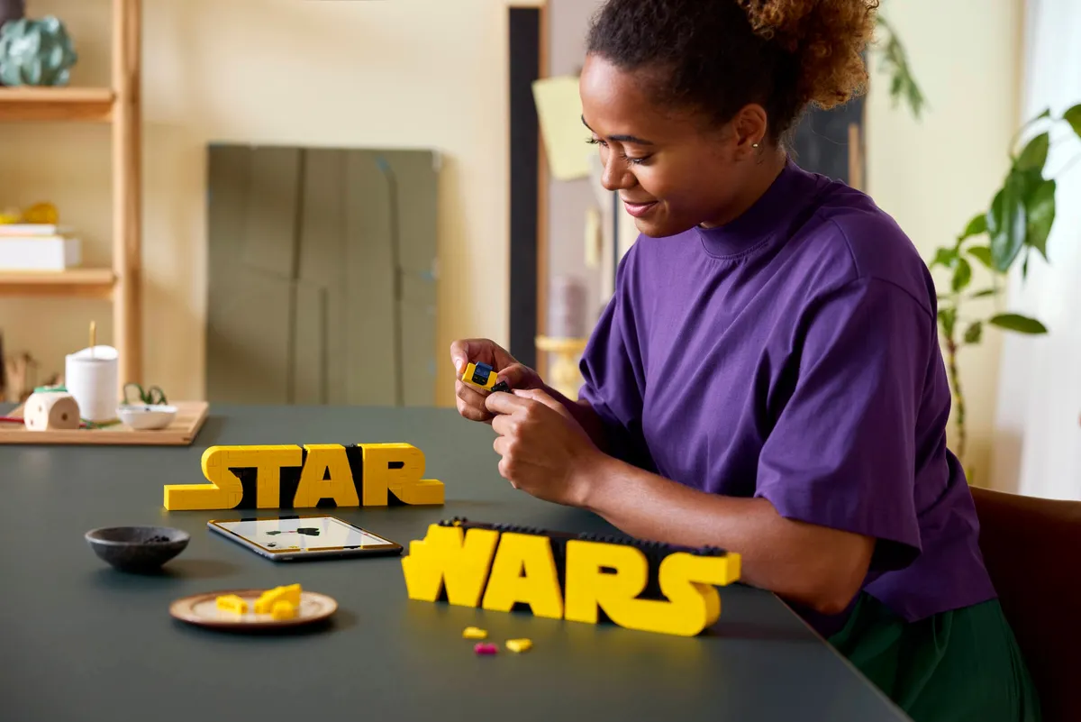 Brick-Built Star Wars™ Logo - Image 3