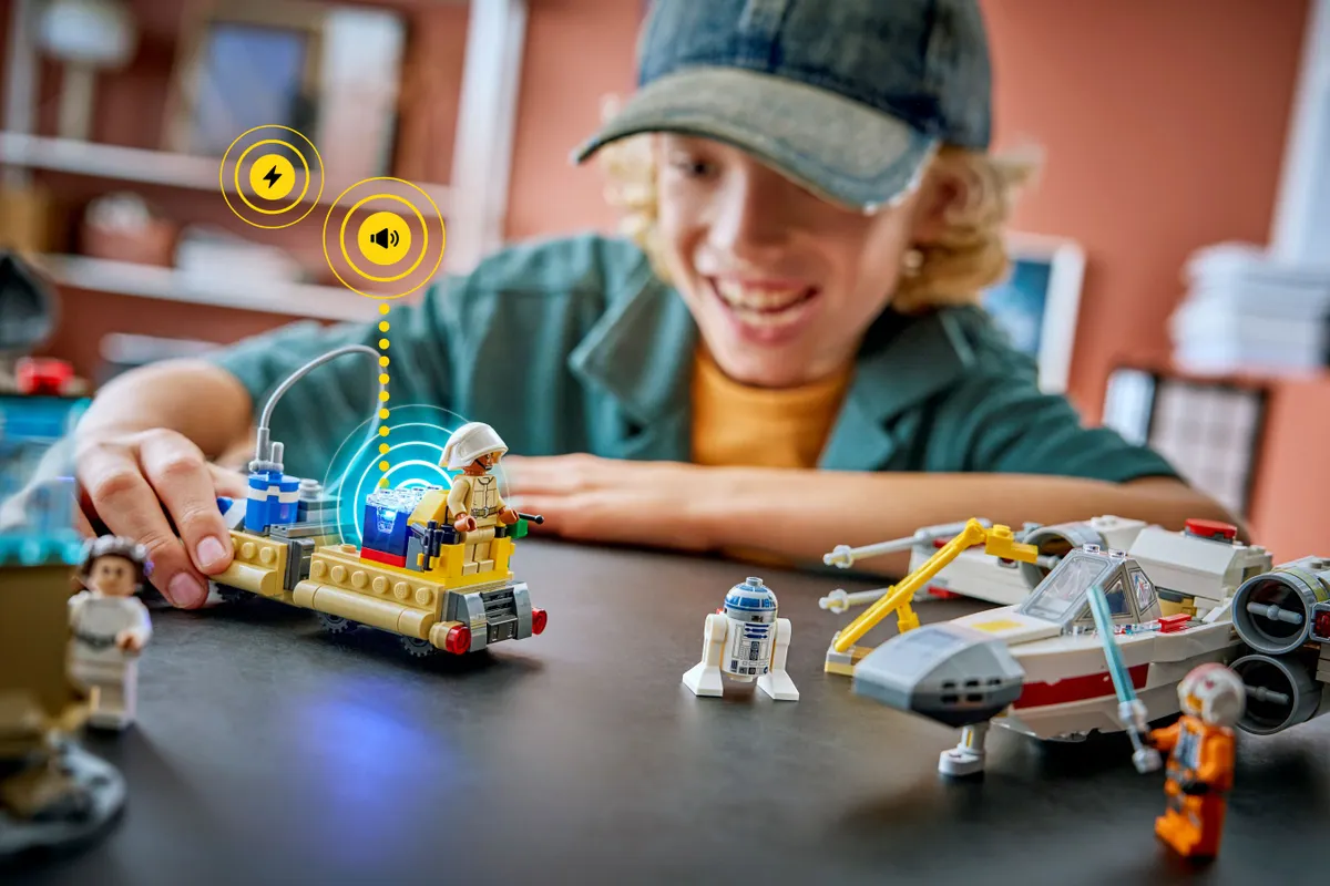 SMART Play™: Luke's Red Five X-Wing™ - Image 12