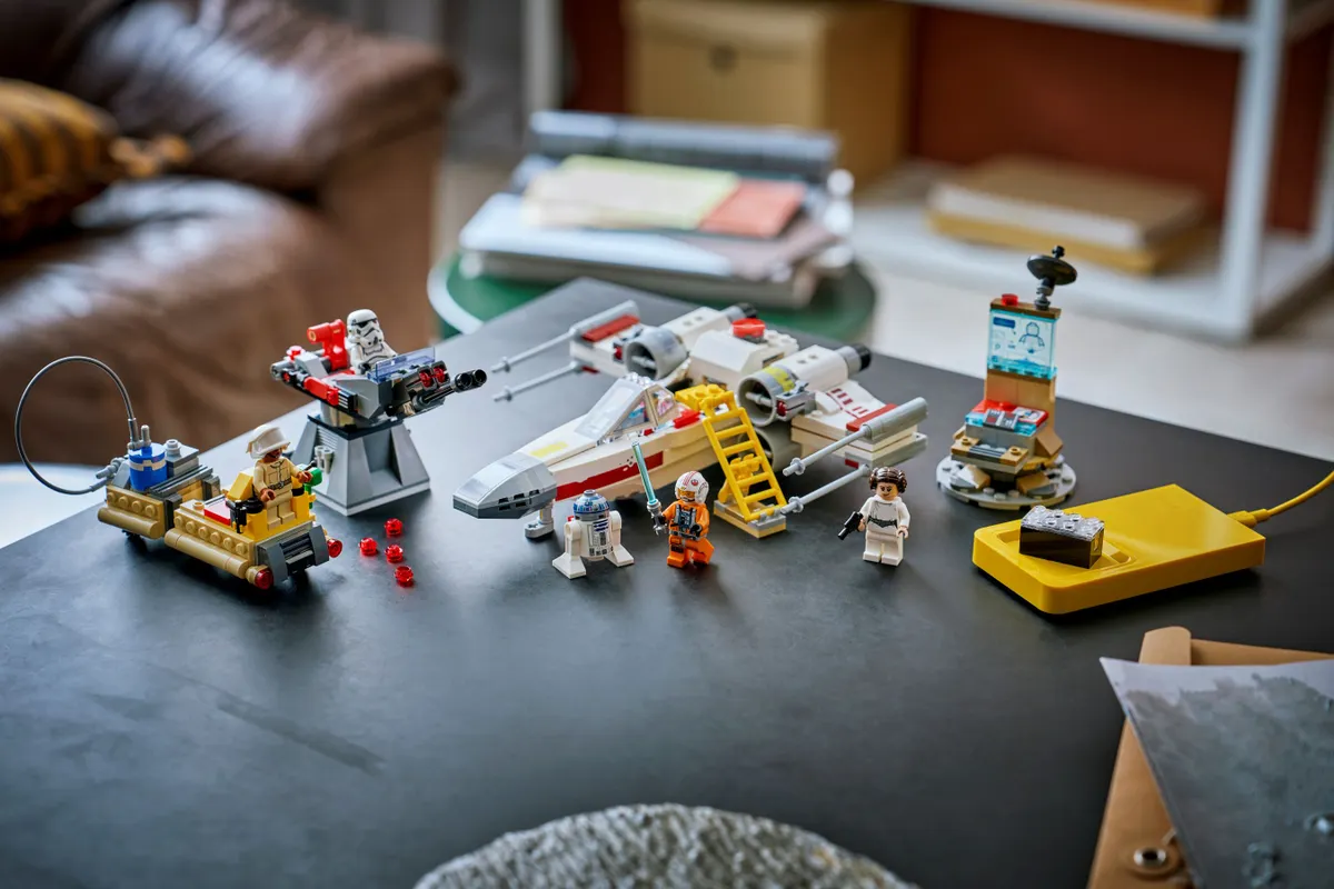 SMART Play™: Luke's Red Five X-Wing™ - Image 3