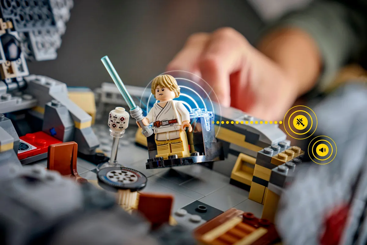 SMART Play™: Millennium Falcon™ - Image 16