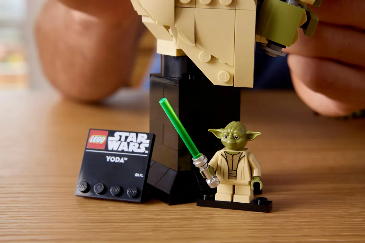 Yoda™ Bust - Image 8