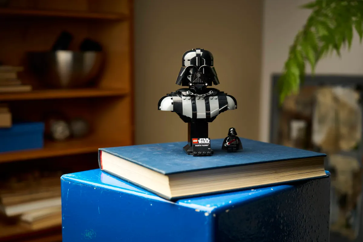 Darth Vader™ Bust - Image 13