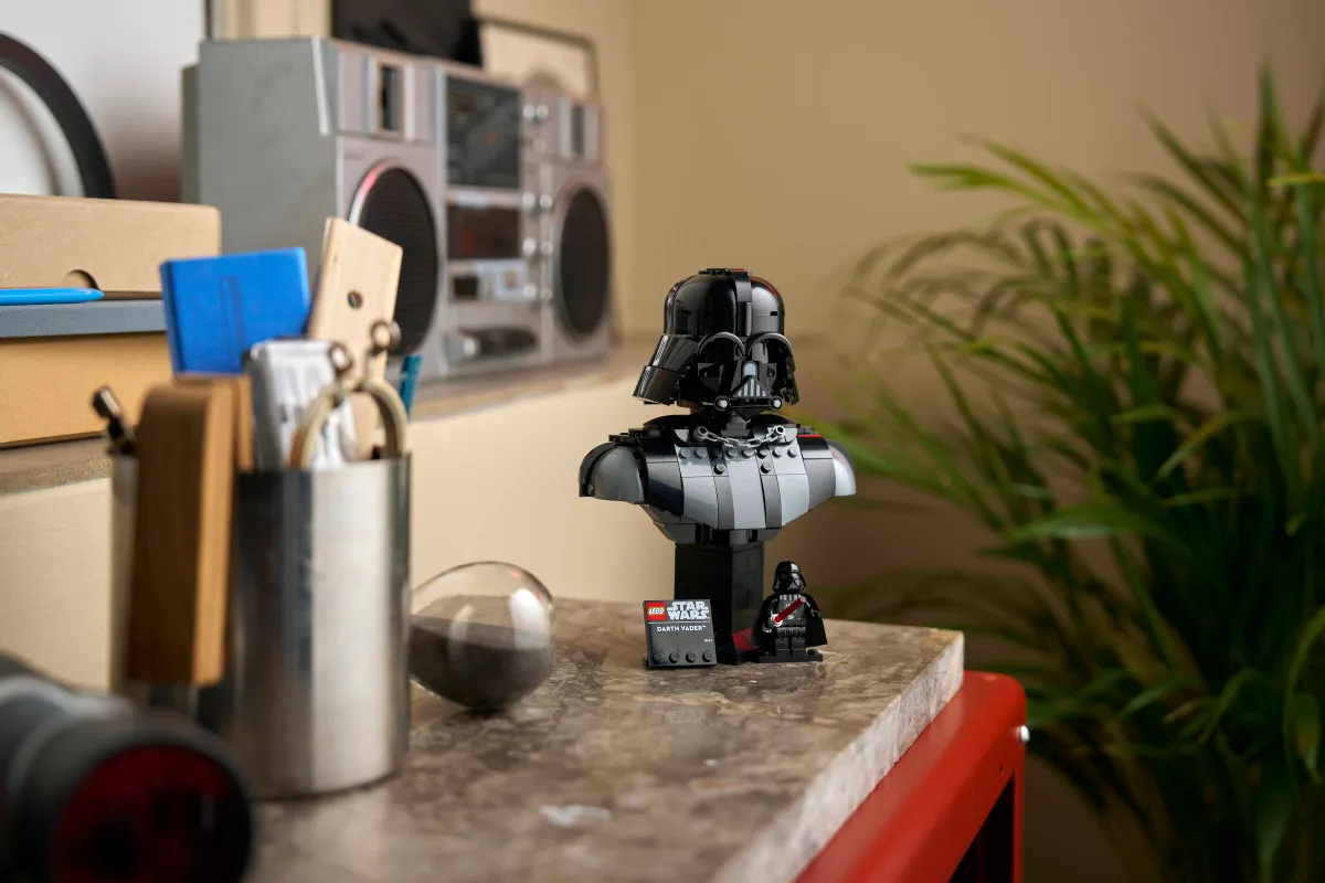 Darth Vader™ Bust - Image 12