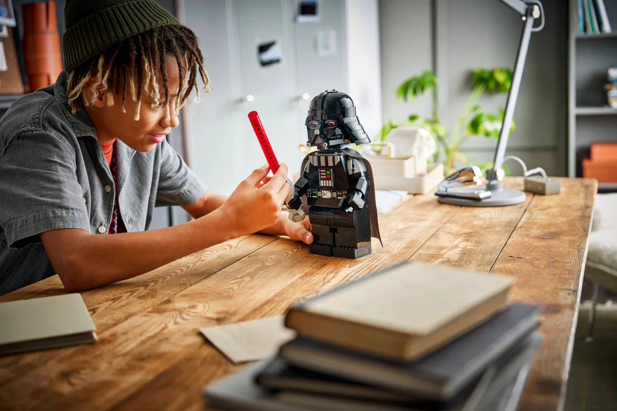 Up-Scaled Darth Vader™ Minifigure - Image 9