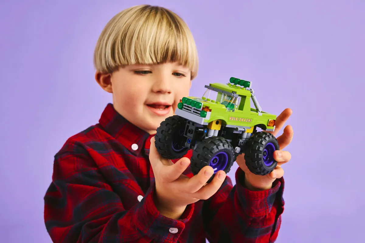 The Hulk Truck vs. Thanos - Image 4