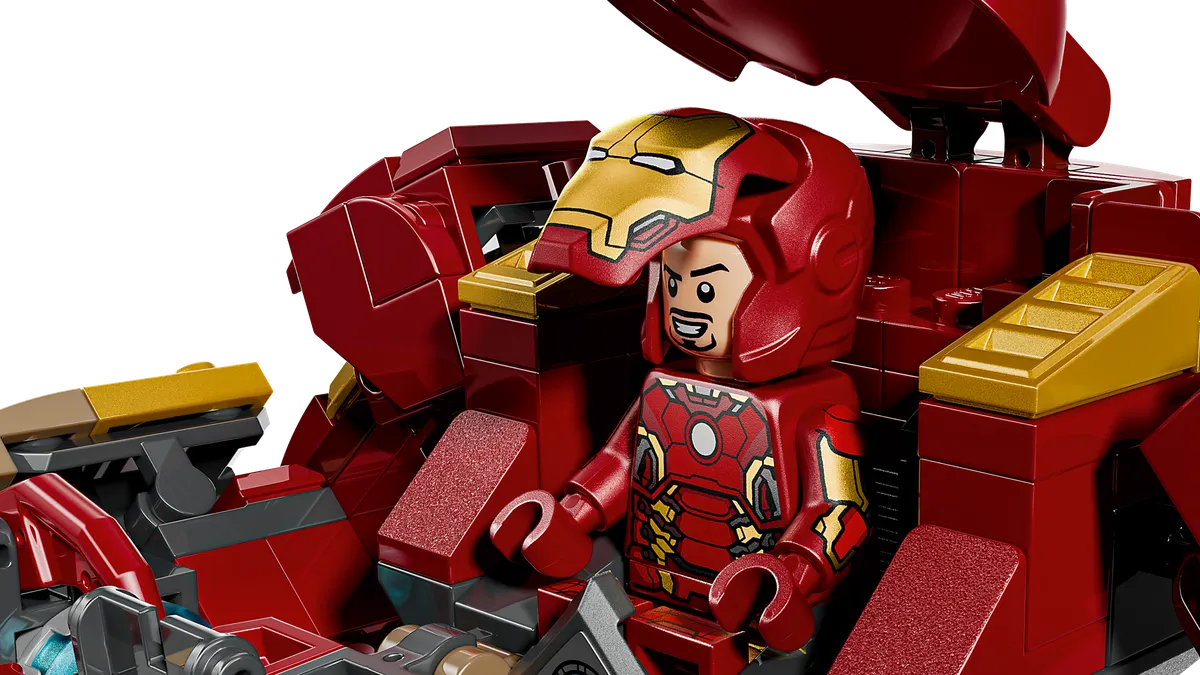 Epic Battle: Hulkbuster vs. The Hulk - Image 9