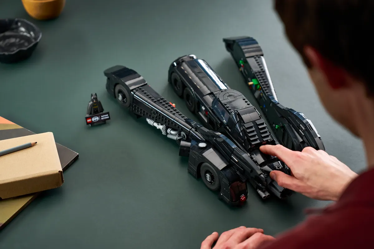 Batman Returns™ Batmobile™ - Image 13