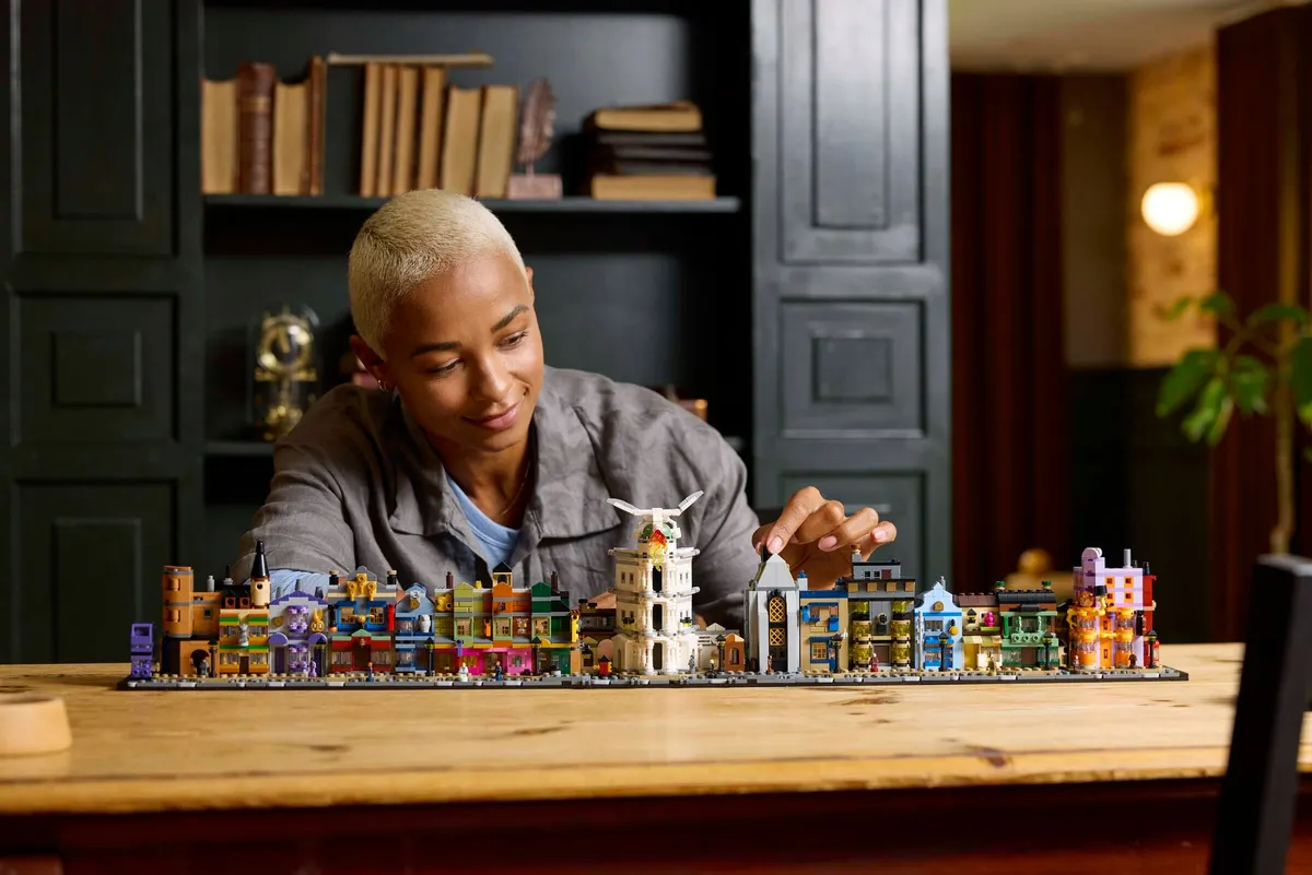Diagon Alley™ Wizarding Shops - Image 9
