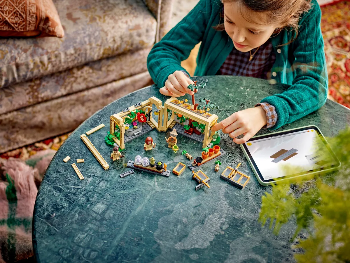 Hogwarts™ Castle: Herbology Class - Image 3