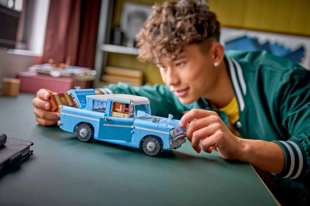 Enchanted Flying Ford Anglia™ - Image 5