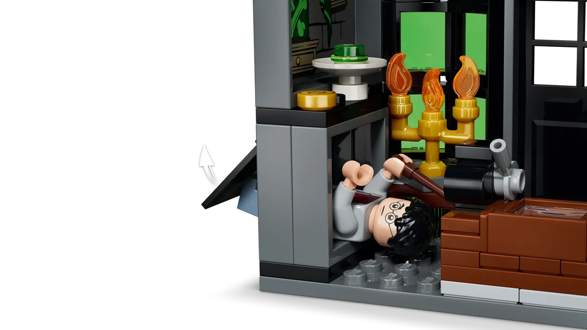 Knockturn Alley™ Wizarding Shops - Image 8