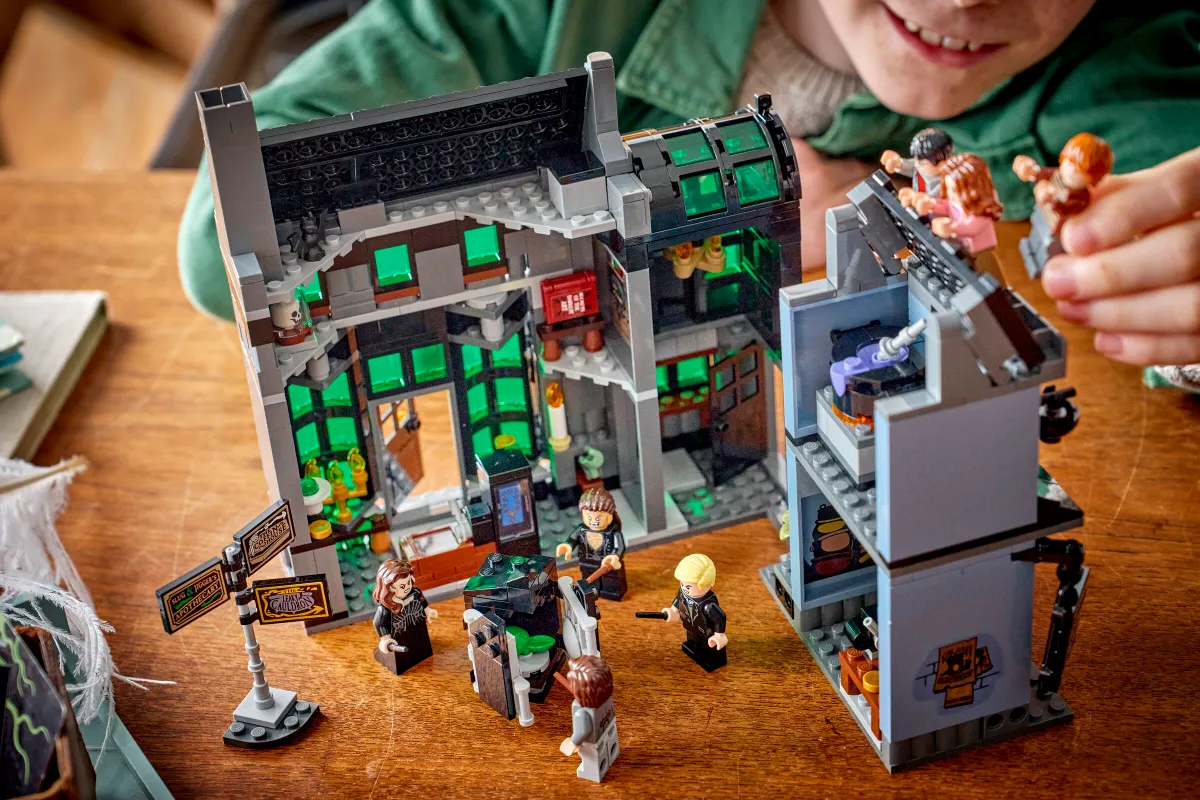 Knockturn Alley™ Wizarding Shops - Image 12